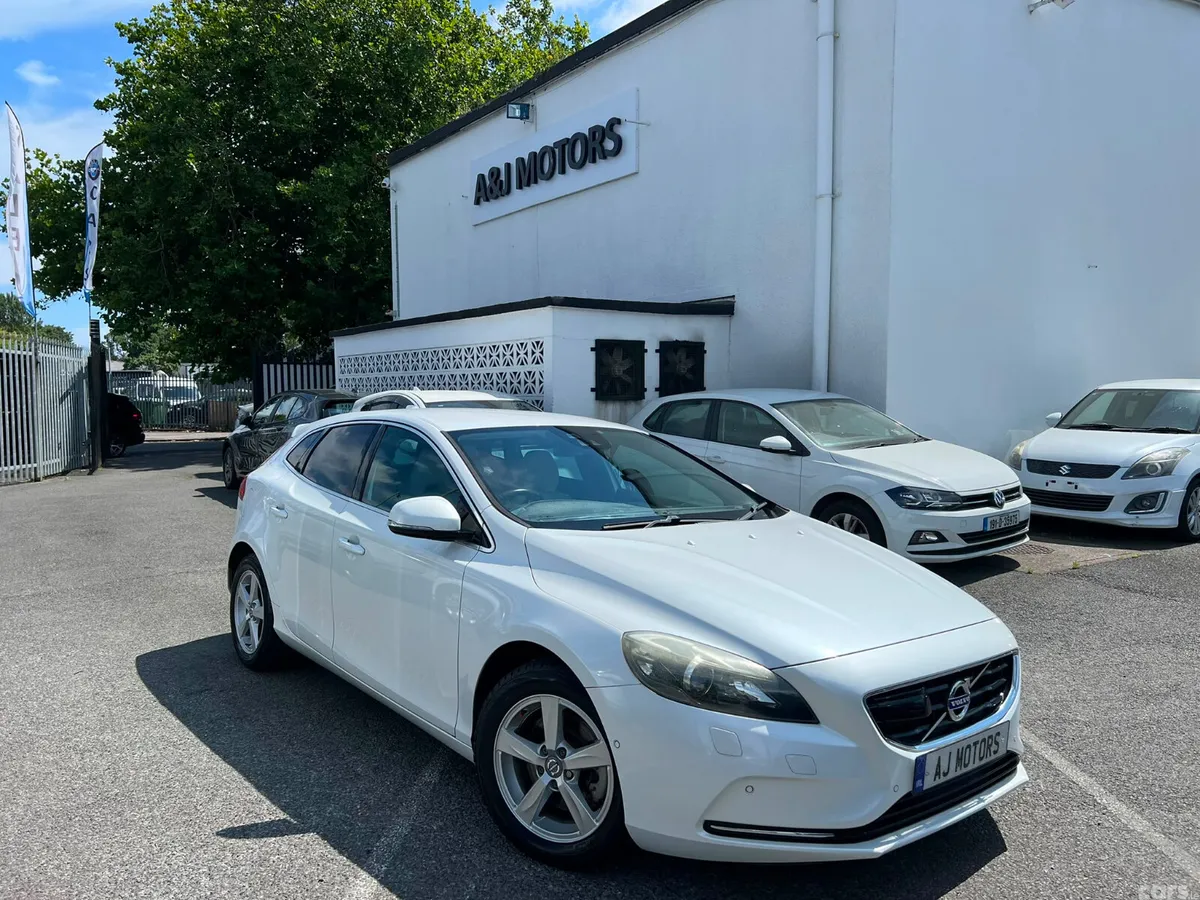 Volvo V40 Hatchback, Petrol, 2014, White