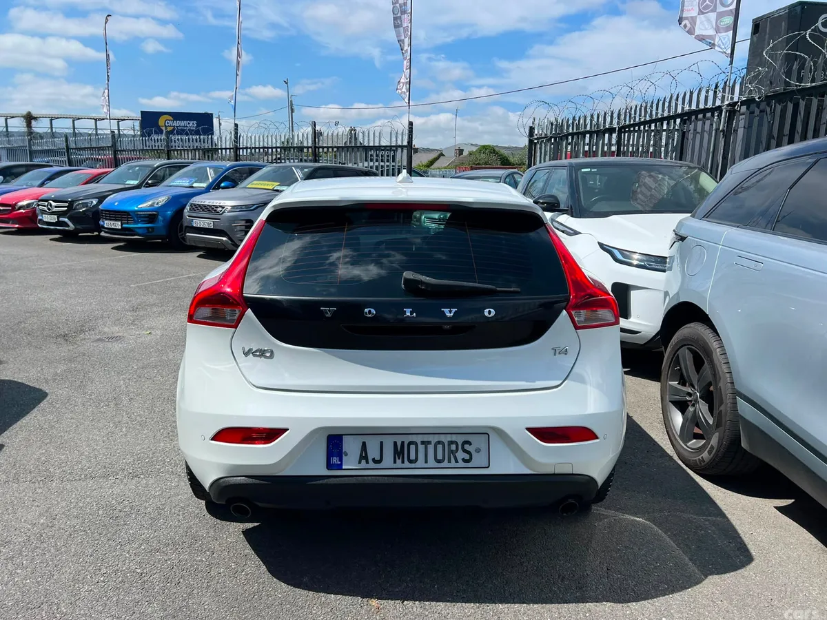 Volvo V40 Hatchback, Petrol, 2014, White