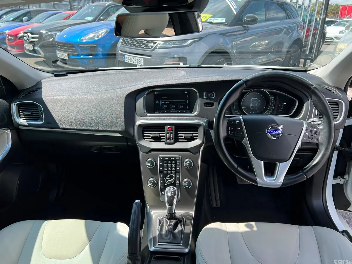 Volvo V40 Hatchback, Petrol, 2014, White