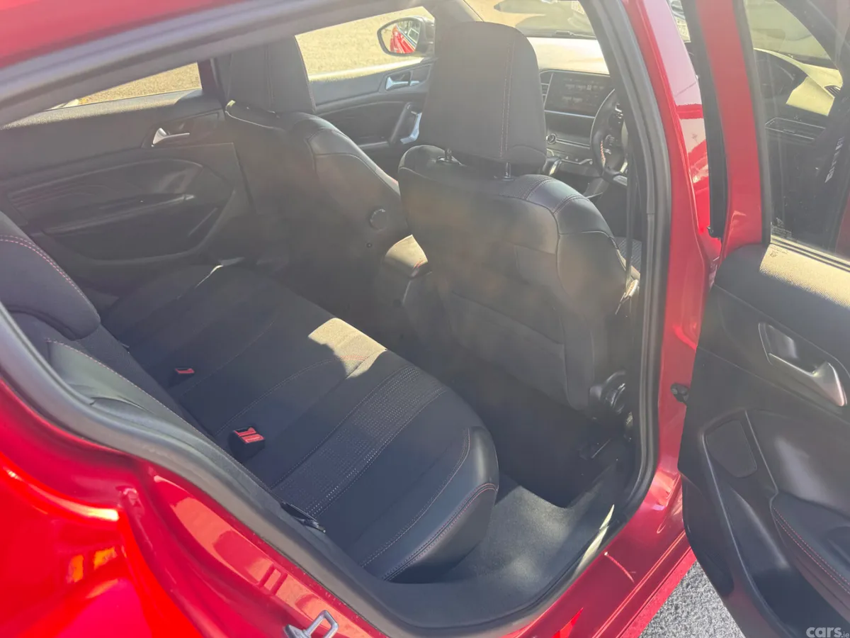 Peugeot 308 Hatchback, Petrol, 2016, Red