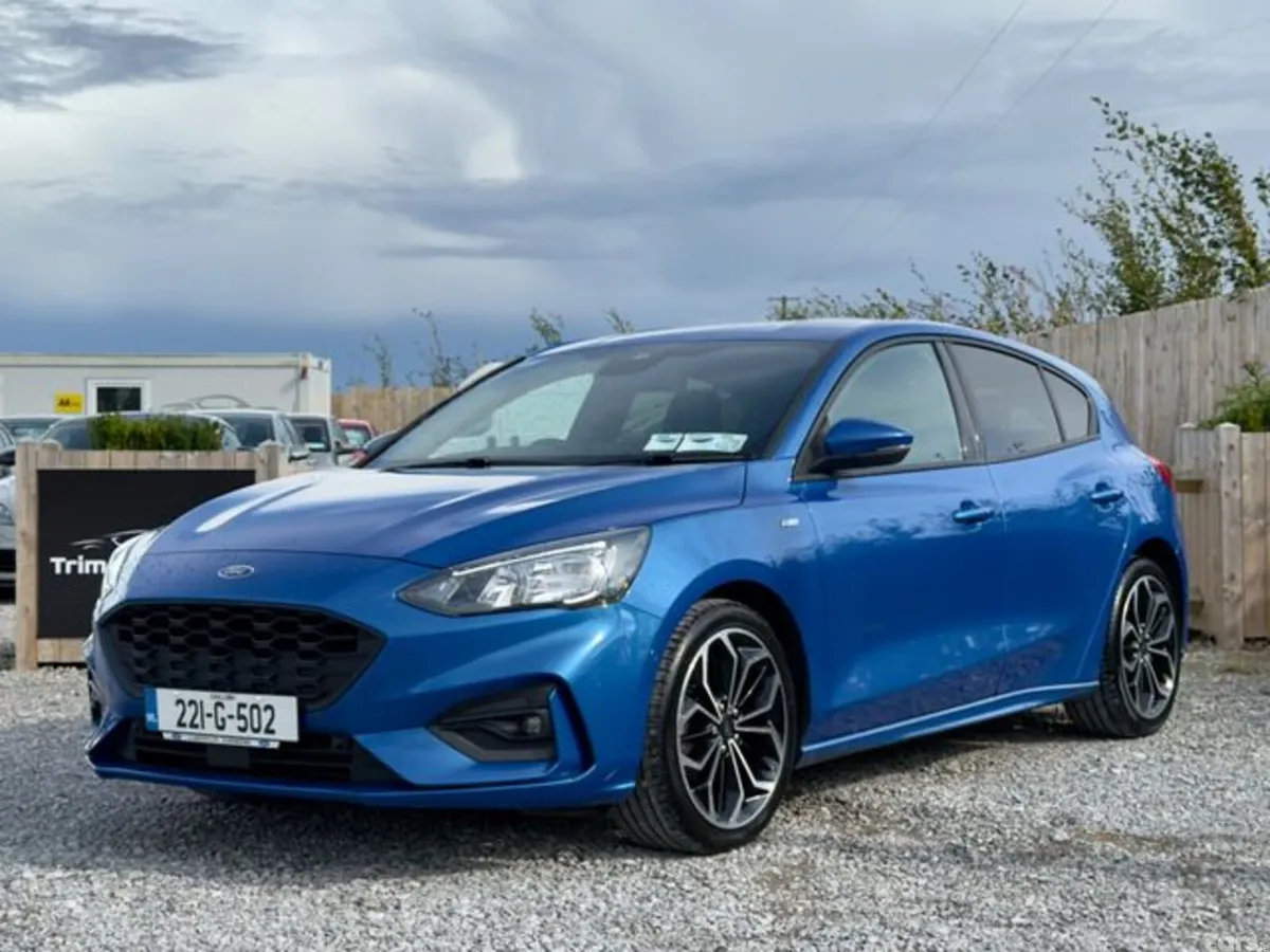 Ford Focus Hatchback, Petrol Hybrid, 2022, Blue