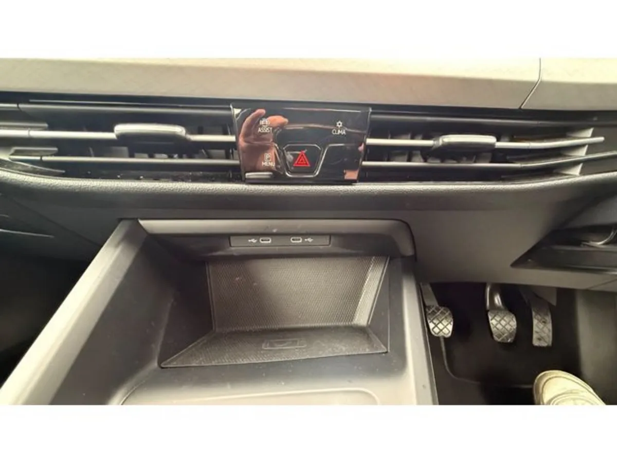 Volkswagen Golf Hatchback, Diesel, 2023, White