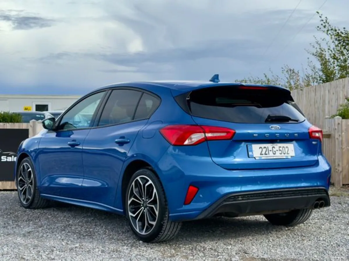 Ford Focus Hatchback, Petrol Hybrid, 2022, Blue