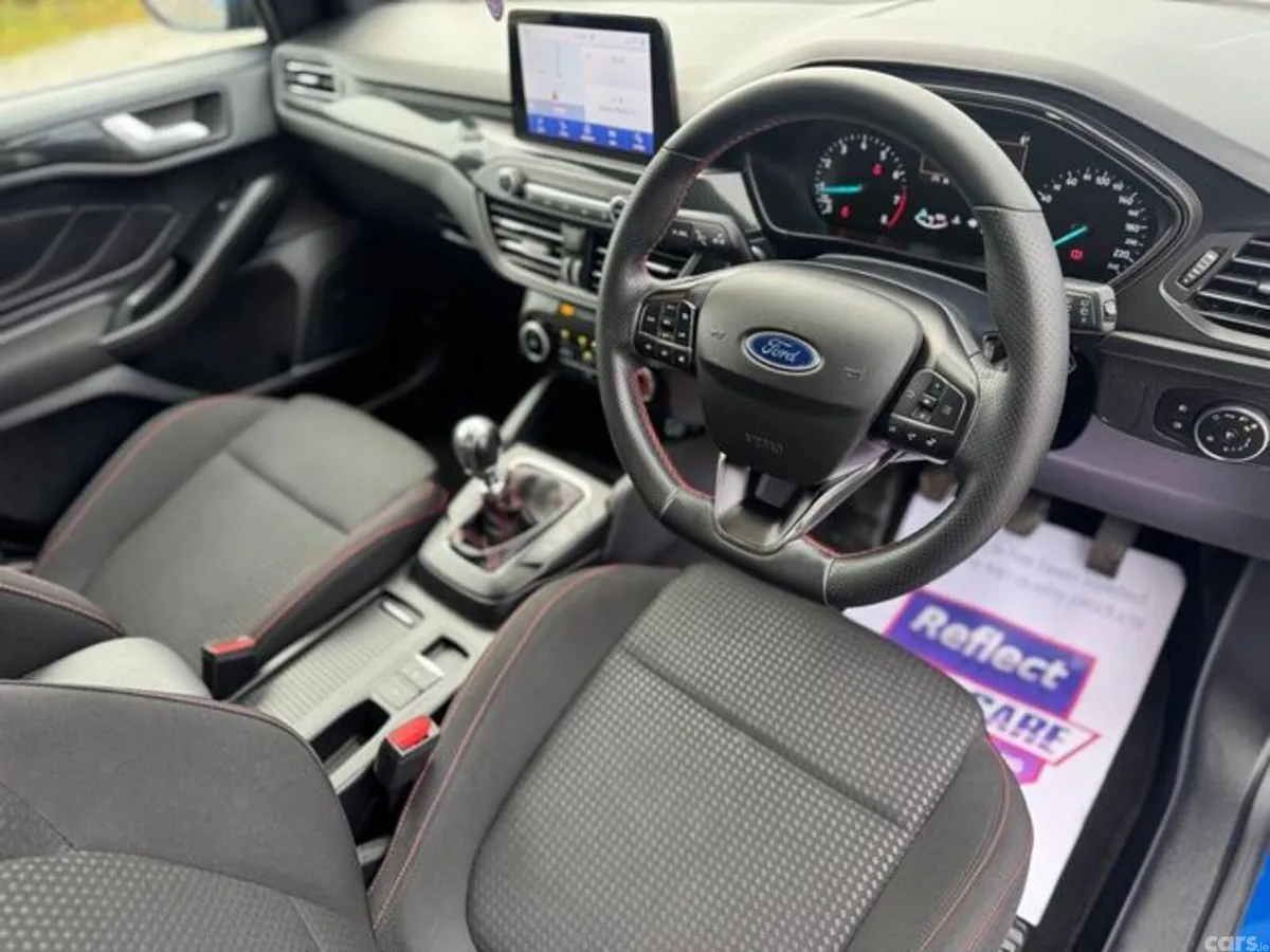 Ford Focus Hatchback, Petrol Hybrid, 2022, Blue