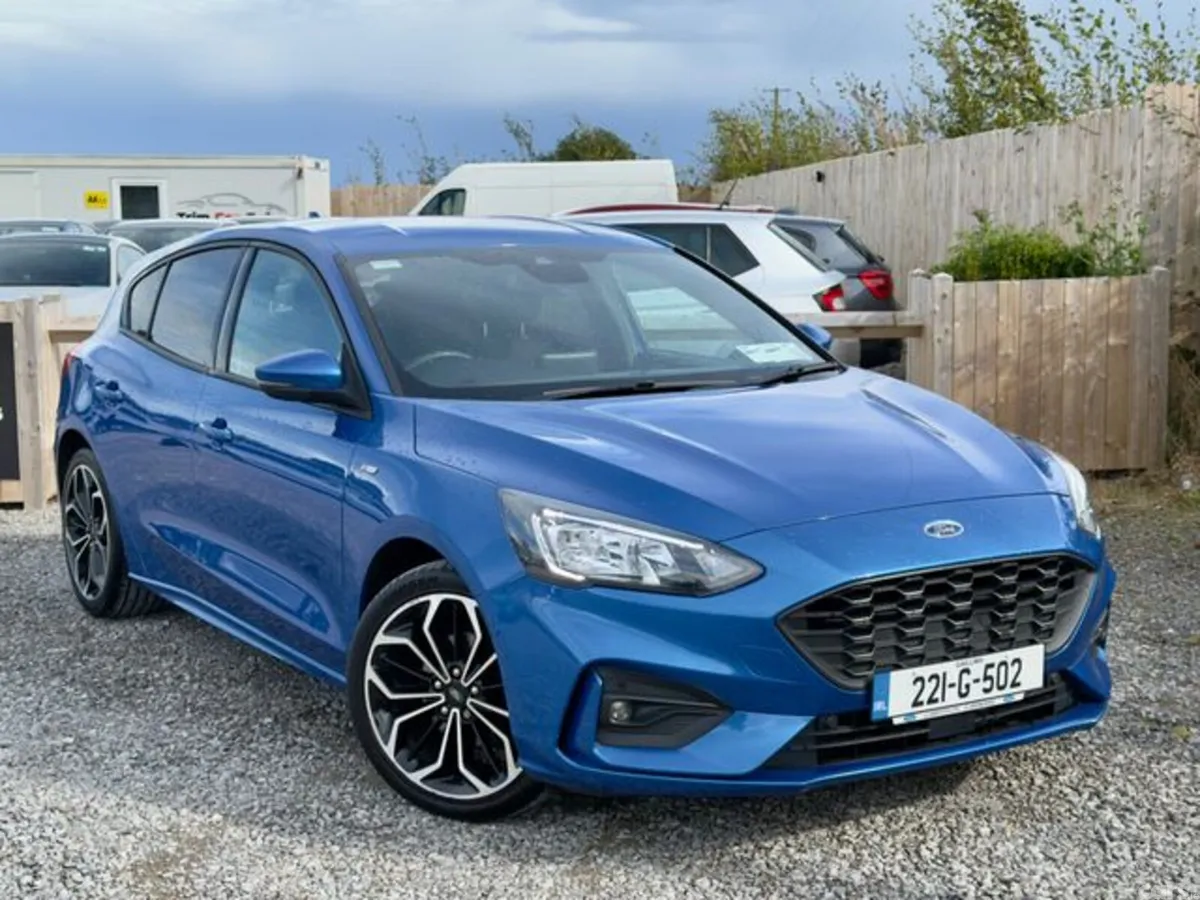 Ford Focus Hatchback, Petrol Hybrid, 2022, Blue