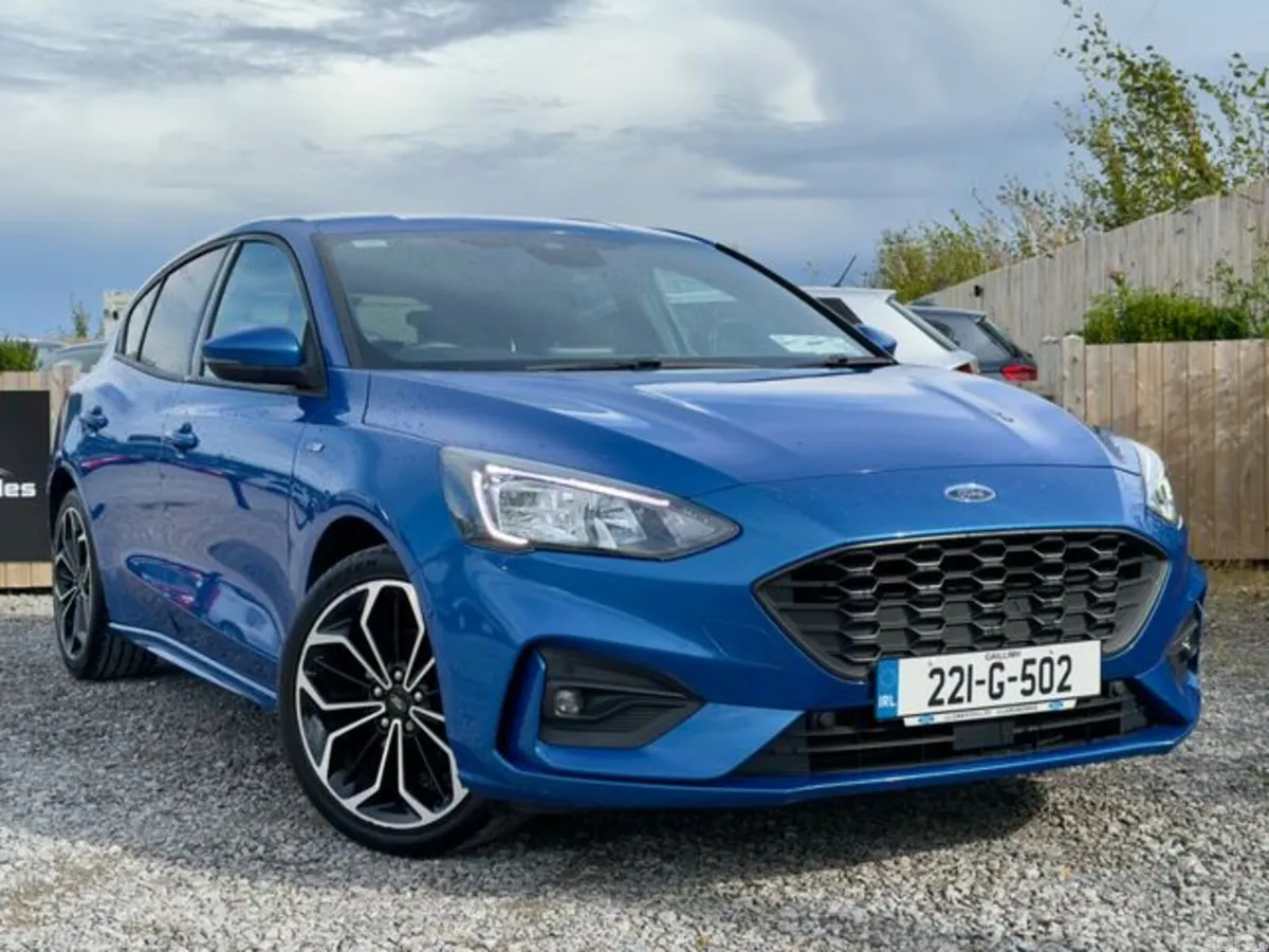 Ford Focus Hatchback, Petrol Hybrid, 2022, Blue