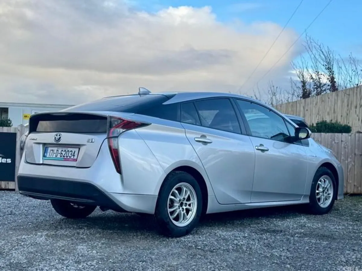 Toyota Prius Hatchback, Petrol Hybrid, 2017, Silver