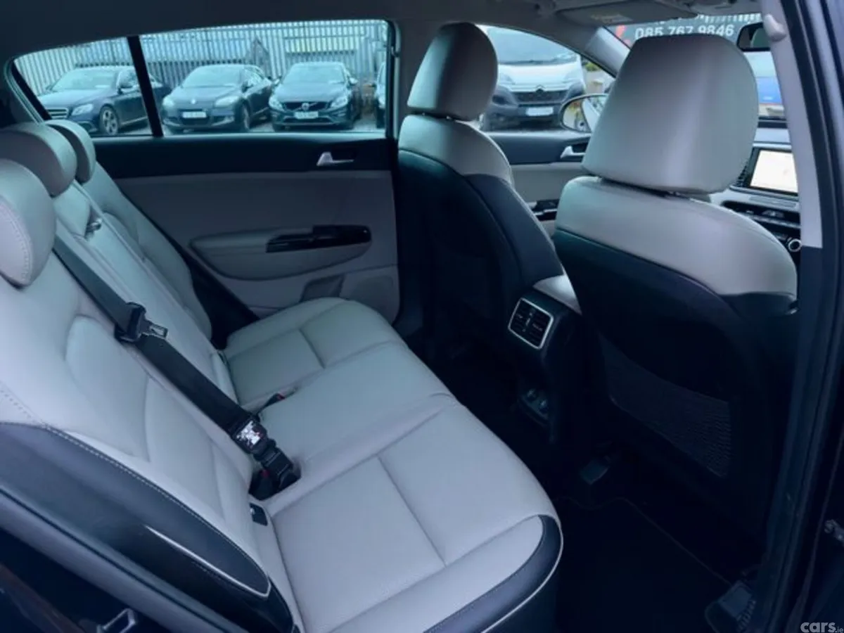 Kia Sportage MPV, Diesel Hybrid, 2021, Black