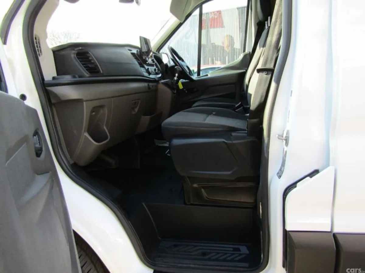 Ford Transit Minibus, Diesel, 2022, White