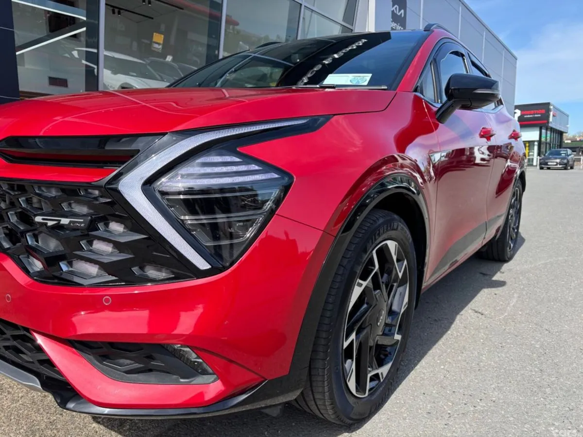 Kia Sportage MPV, Diesel Hybrid, 2024, Red