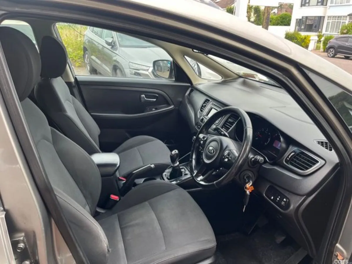 Kia Carens Estate, Diesel, 2013, Silver