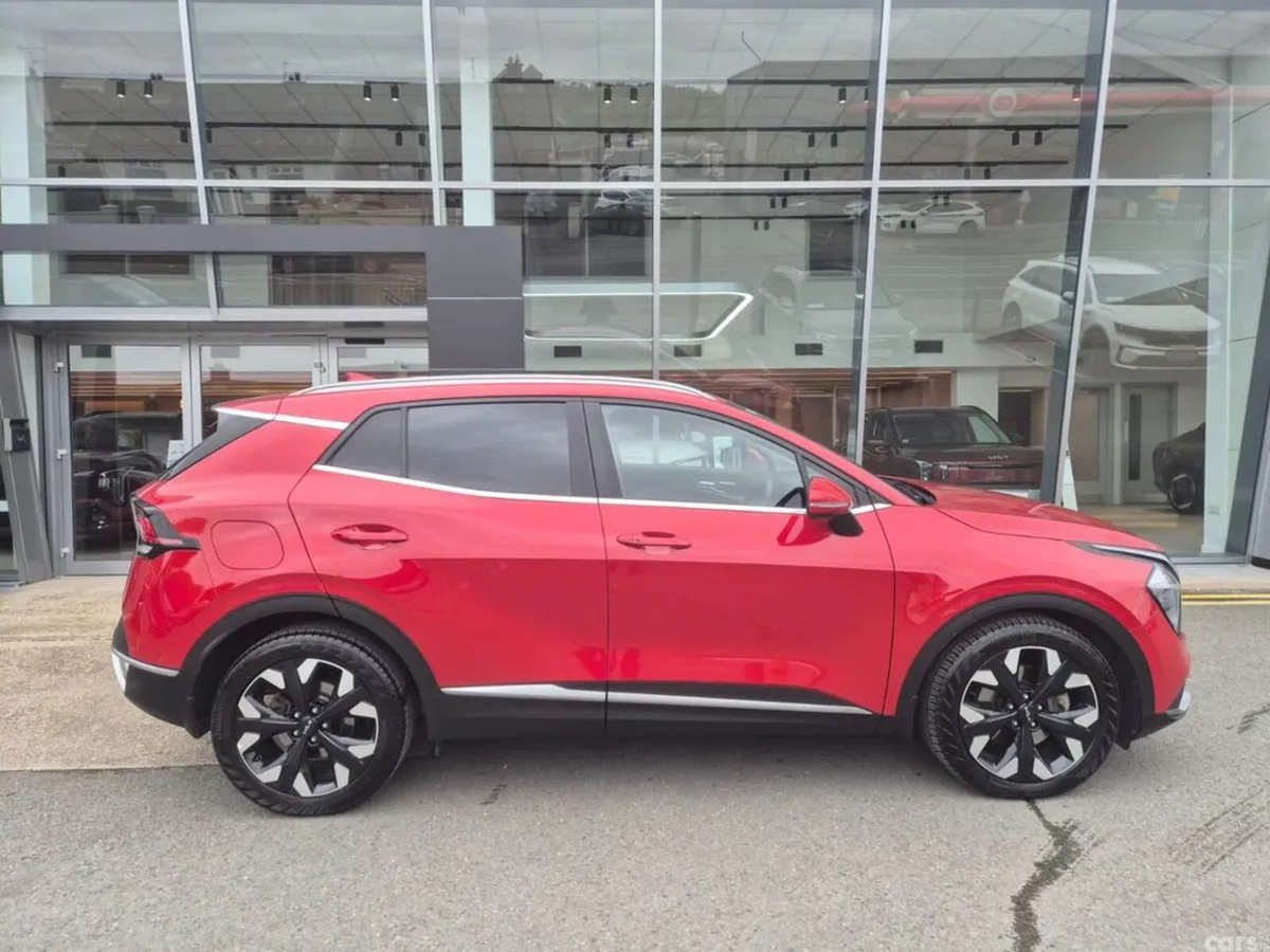 Kia Sportage MPV, Petrol Plug-in Hybrid, 2023, Red