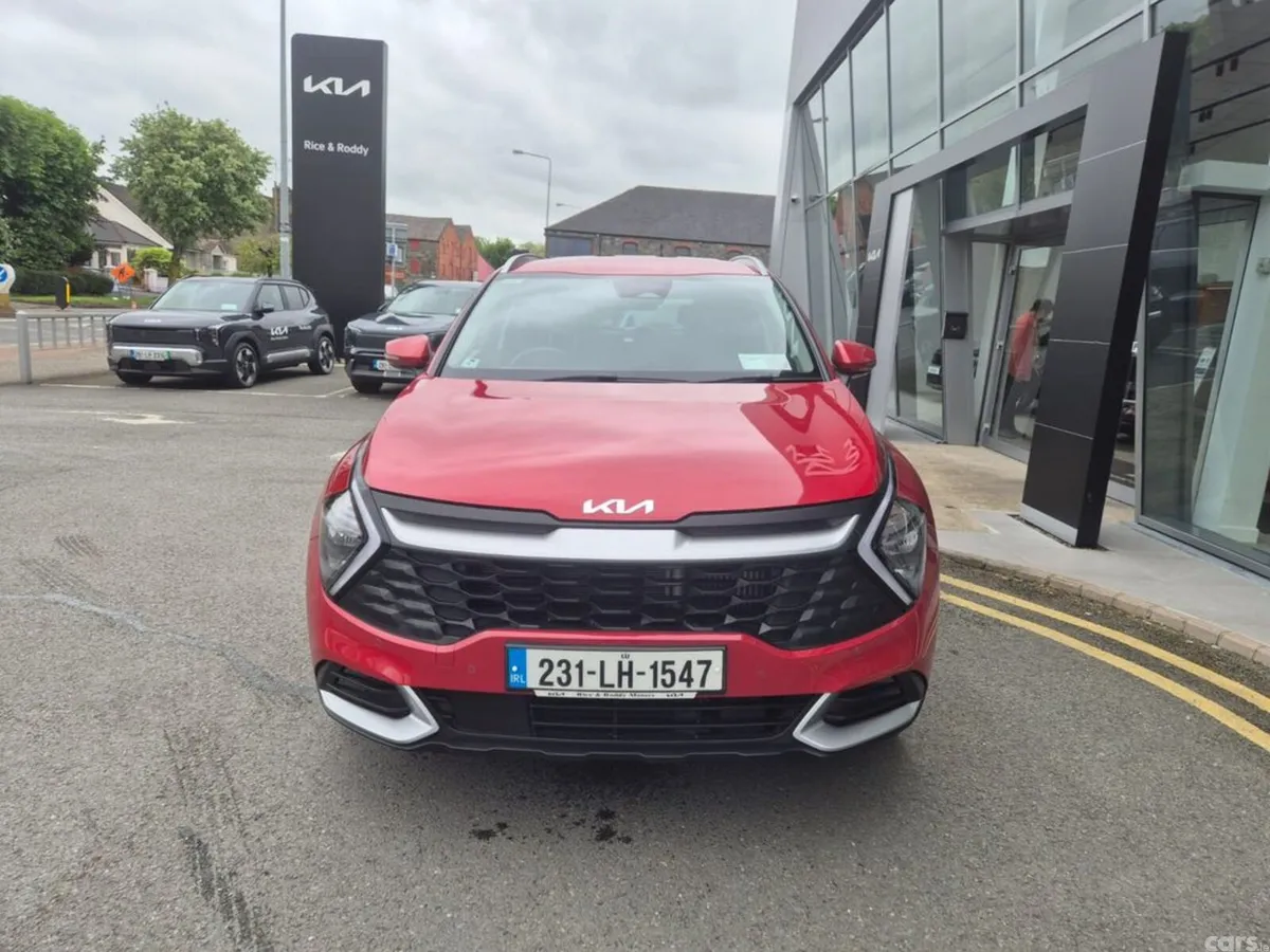 Kia Sportage MPV, Petrol Plug-in Hybrid, 2023, Red