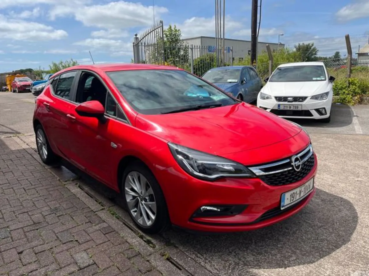 Opel Astra Hatchback, Petrol, 2019, Red