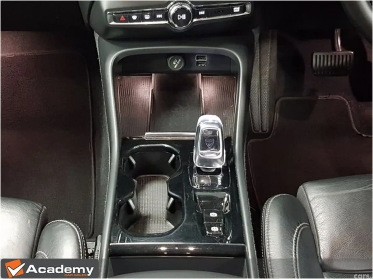 Volvo XC40 Estate, Petrol Plug-in Hybrid, 2023, Black