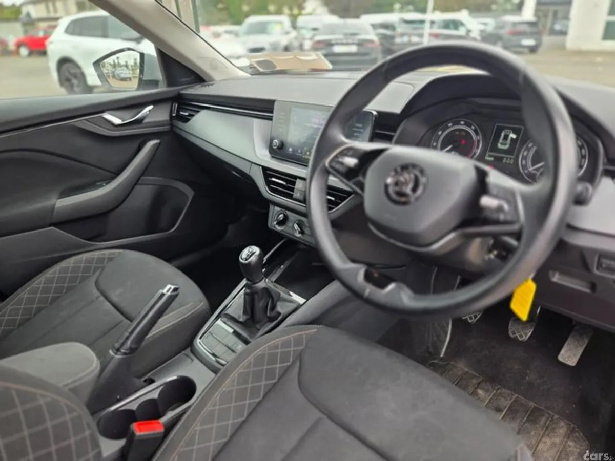 Skoda Kamiq Hatchback, Petrol, 2023, Grey