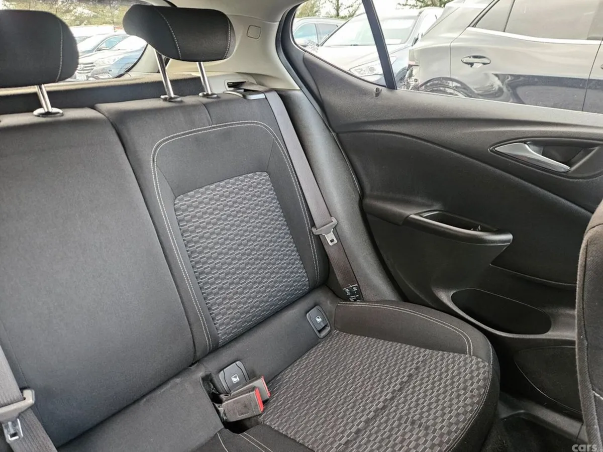 Vauxhall Astra Hatchback, Petrol, 2018, White