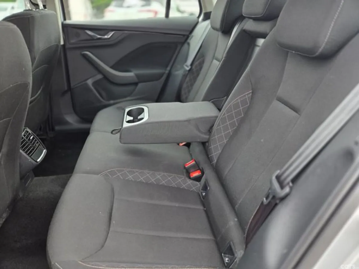 Skoda Kamiq Hatchback, Petrol, 2023, Grey