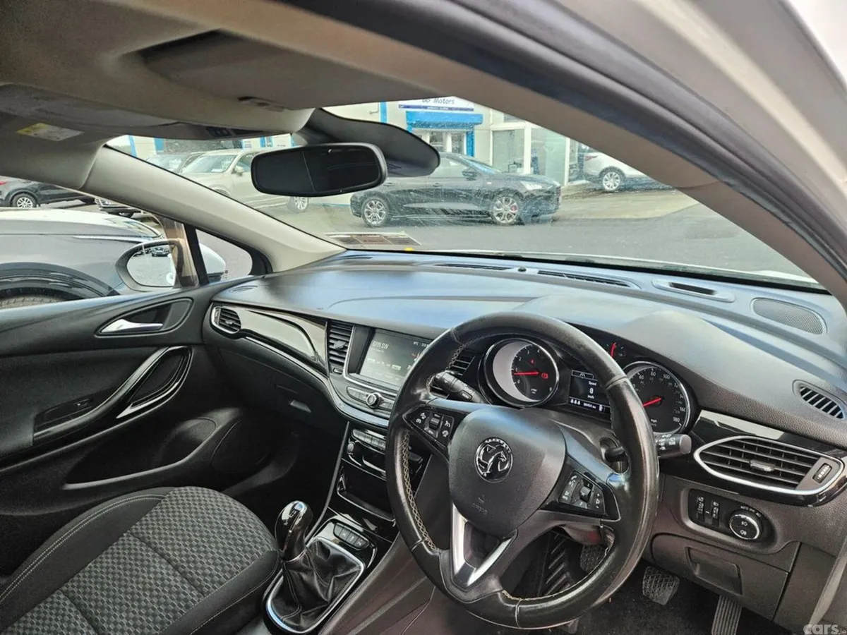 Vauxhall Astra Hatchback, Petrol, 2018, White