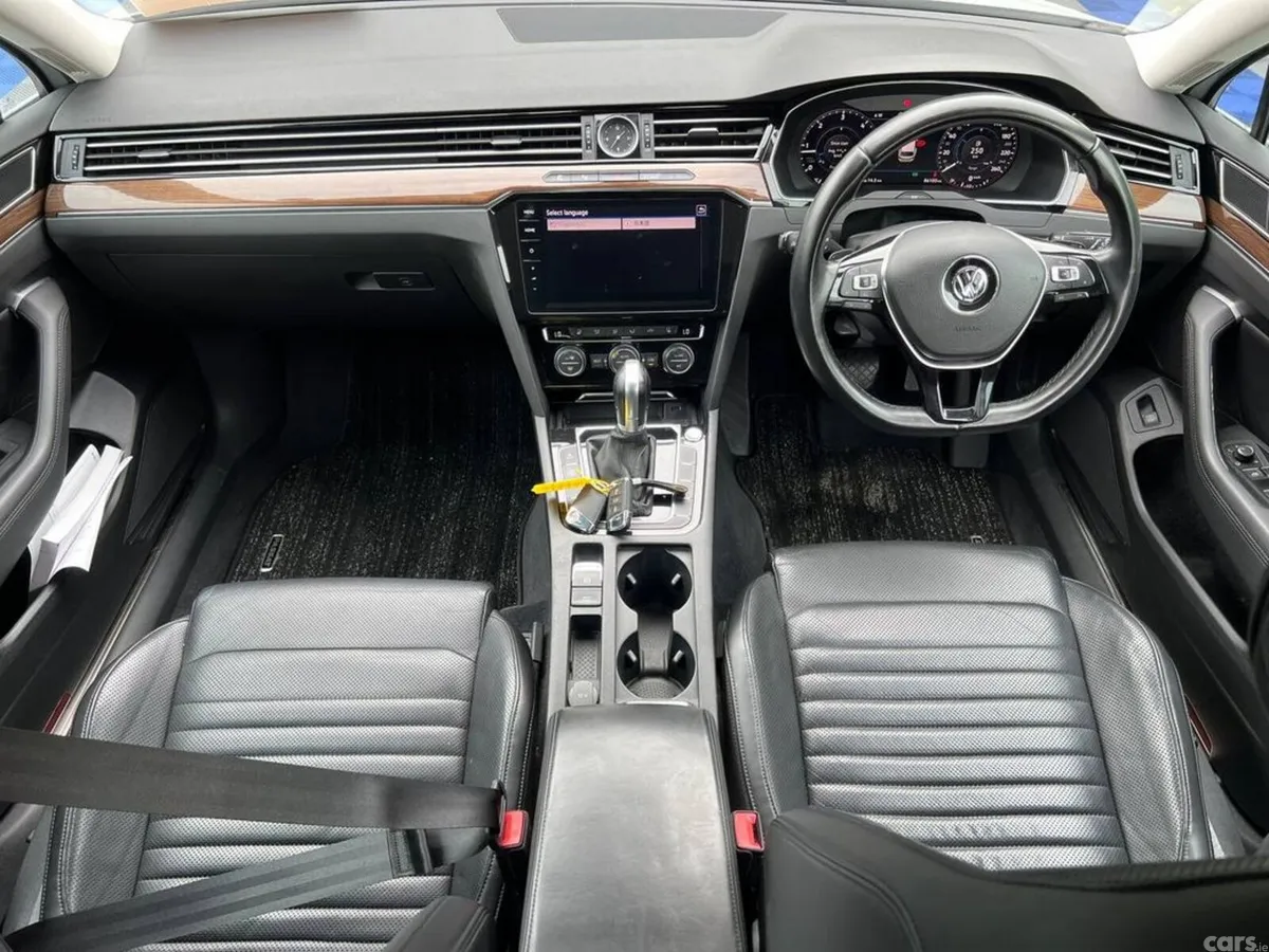 Volkswagen Passat Estate, Diesel, 2018, White