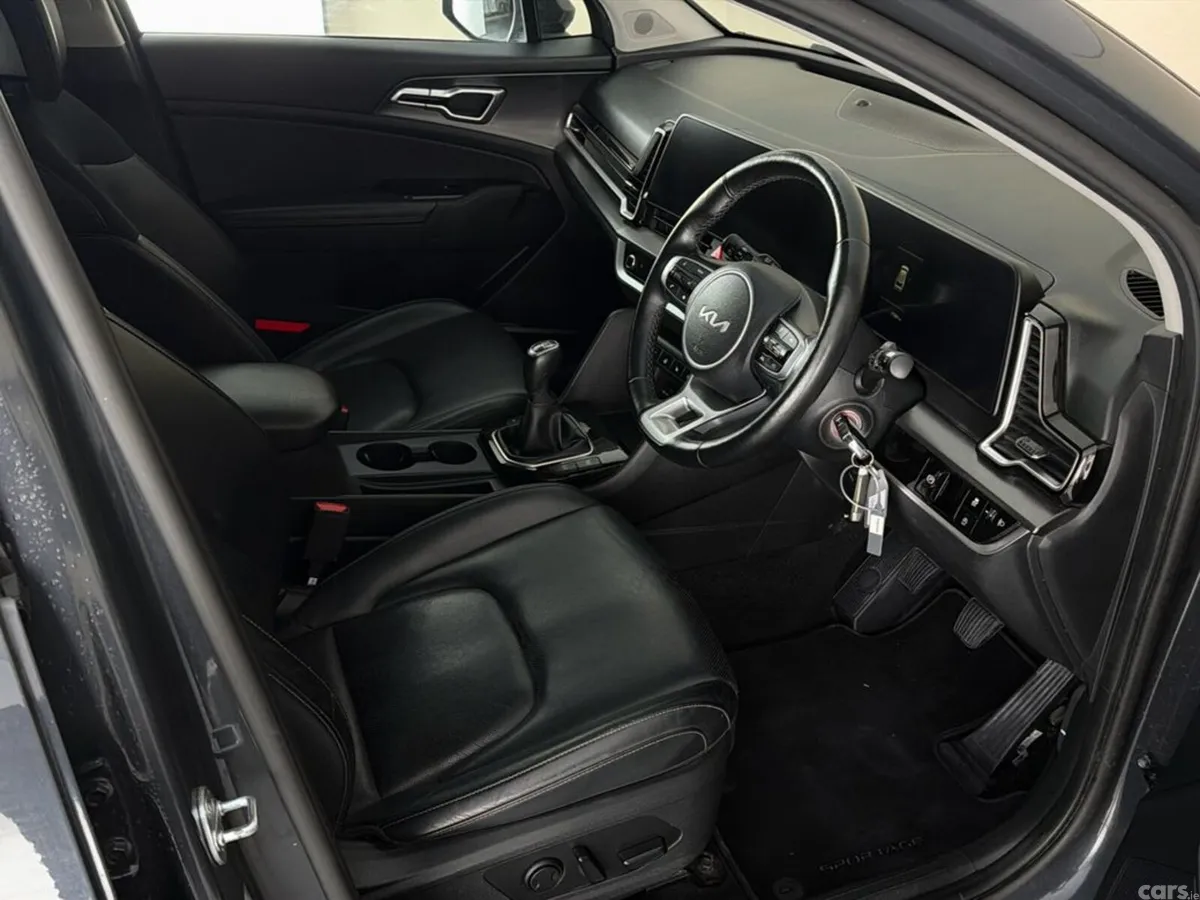 Kia Sportage MPV, Diesel, 2024, Grey