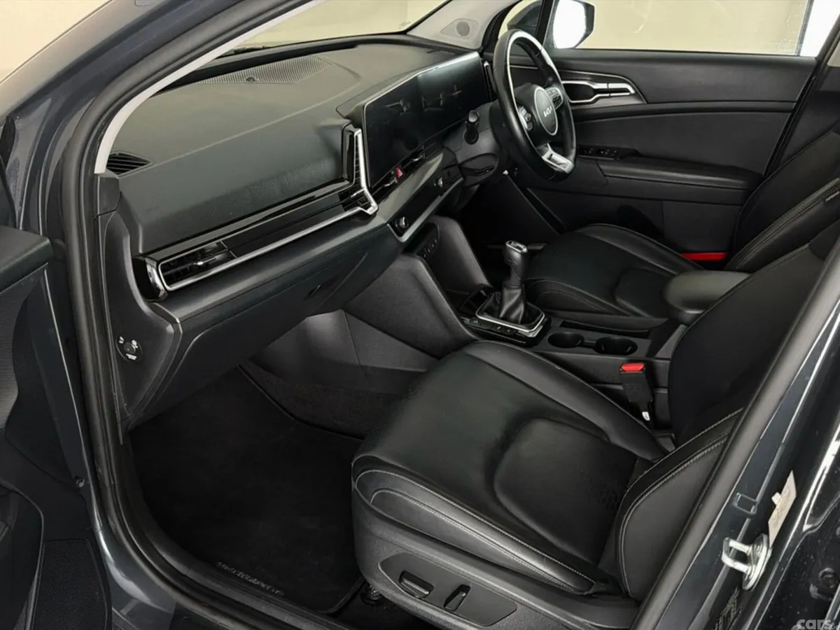 Kia Sportage MPV, Diesel, 2024, Grey