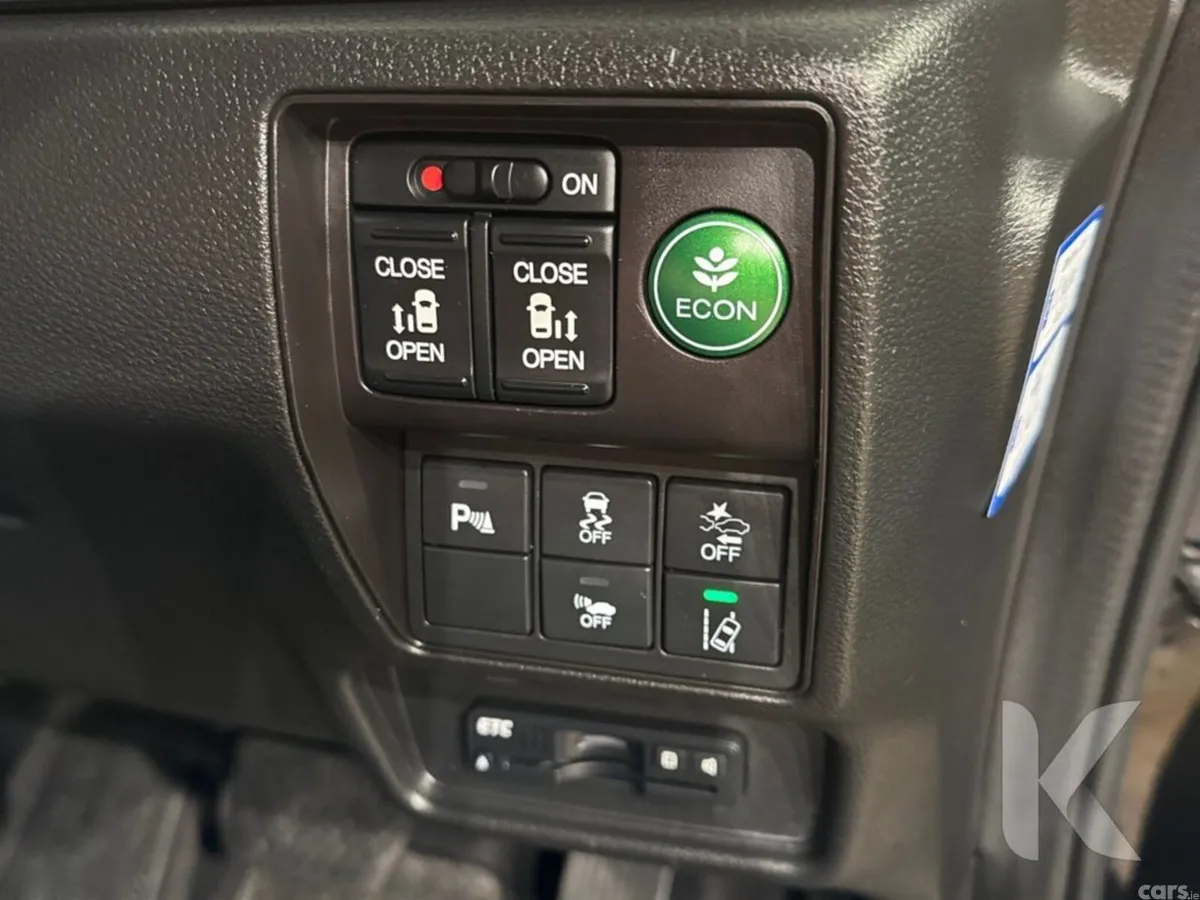 Honda Odyssey MPV, Petrol Hybrid, 2016, Blue