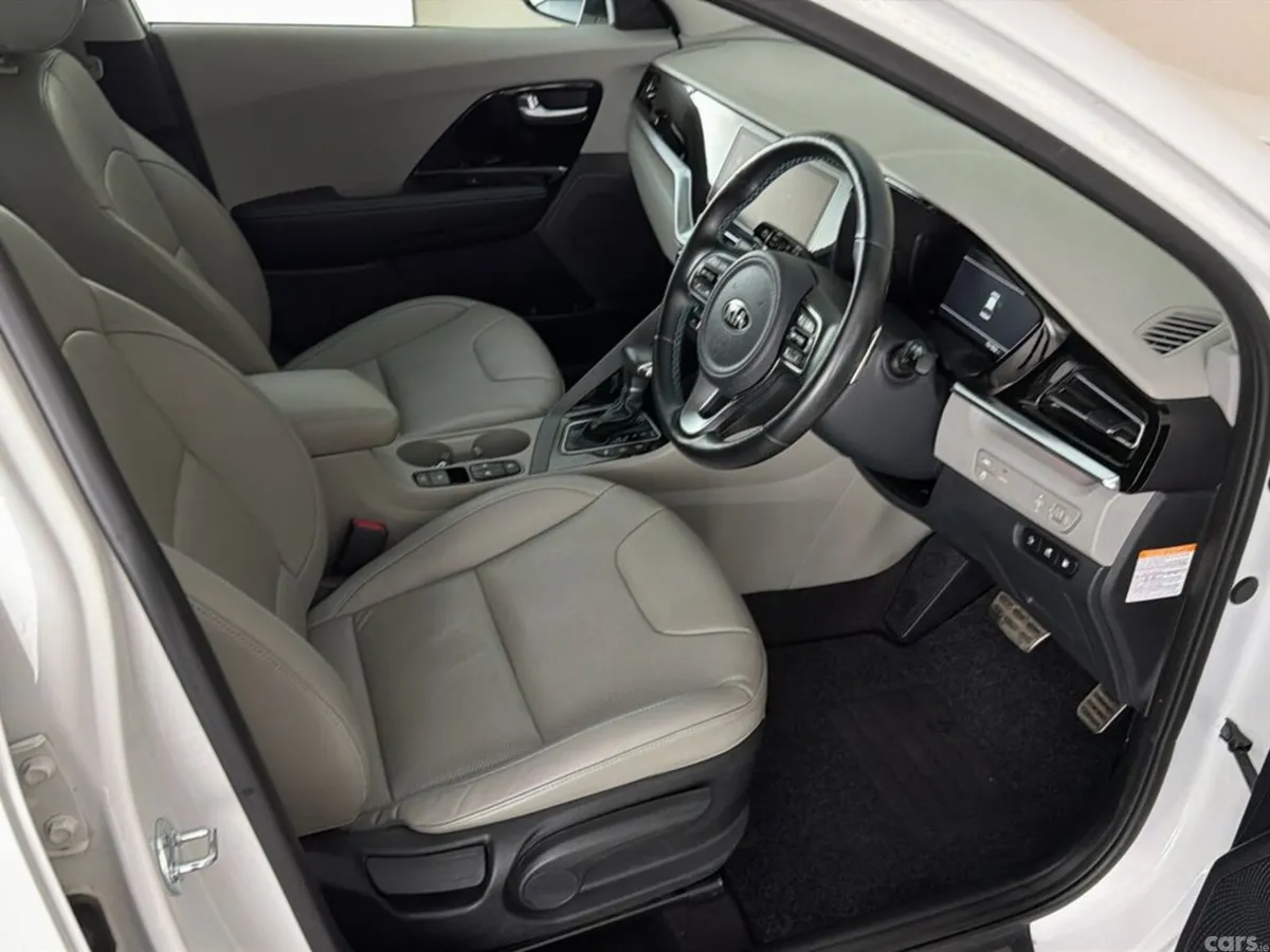 Kia Niro Hatchback, Petrol Plug-in Hybrid, 2021, White