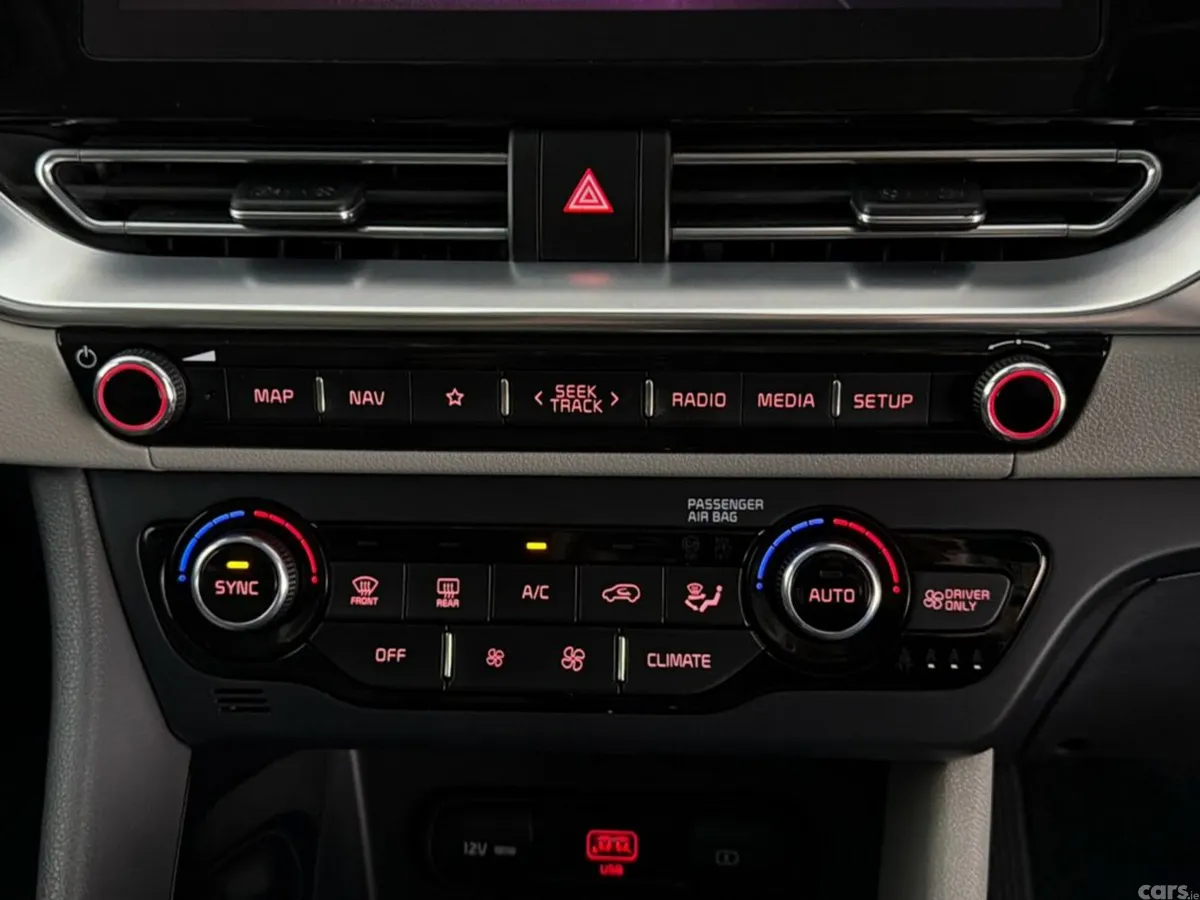 Kia Niro Hatchback, Petrol Plug-in Hybrid, 2021, White