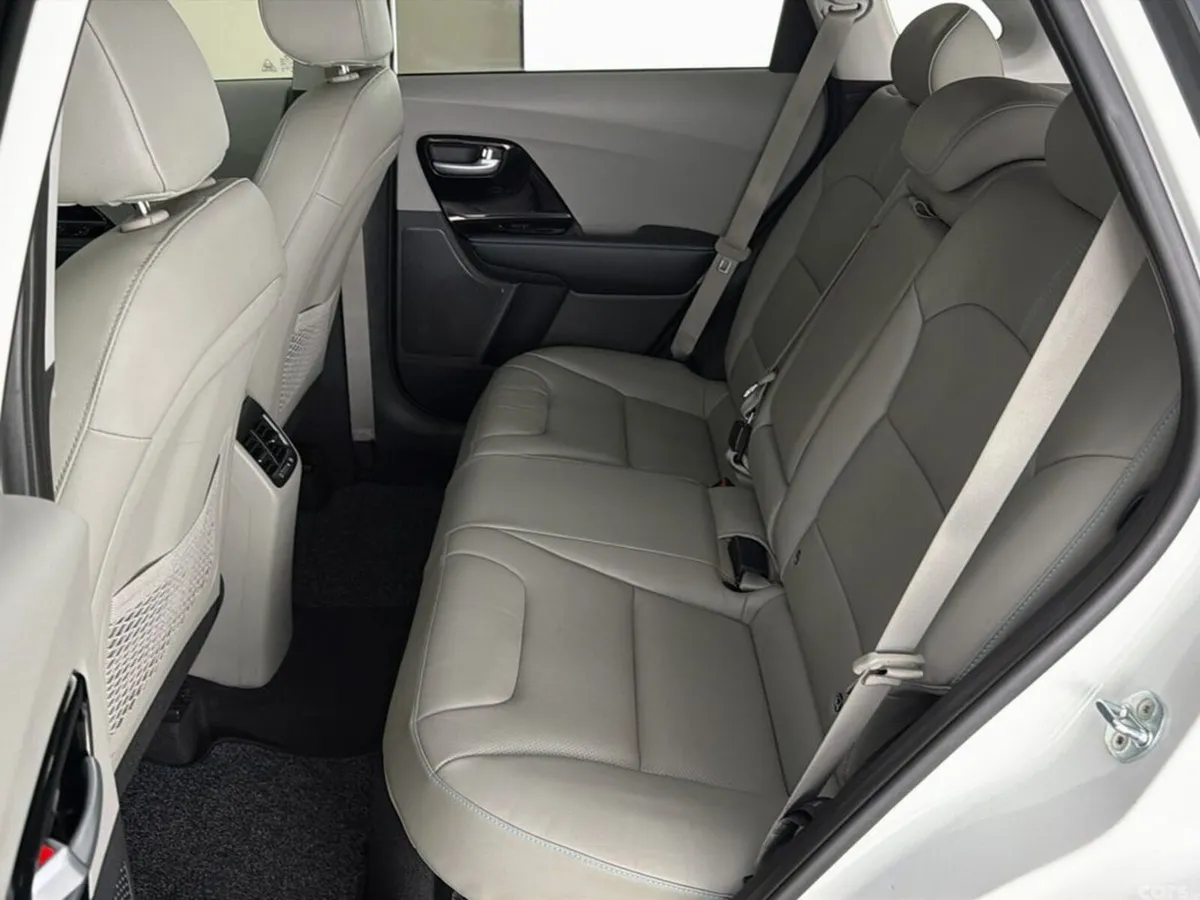 Kia Niro Hatchback, Petrol Plug-in Hybrid, 2021, White
