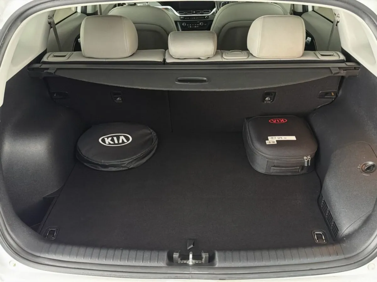 Kia Niro Hatchback, Petrol Plug-in Hybrid, 2021, White