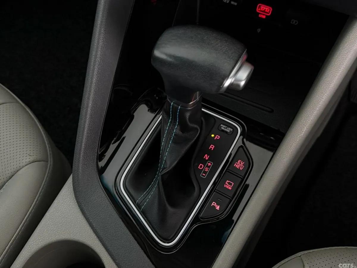 Kia Niro Hatchback, Petrol Plug-in Hybrid, 2021, White