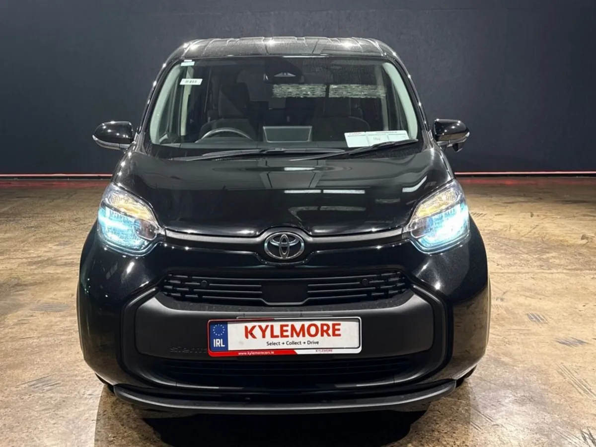 Toyota Sienta MPV, Petrol Hybrid, 2023, Black