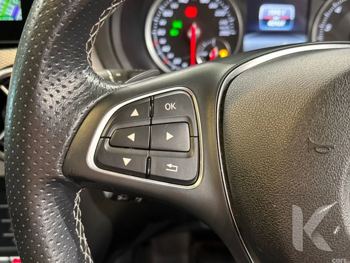 Mercedes-Benz B-Class Hatchback, Petrol, 2018, Red