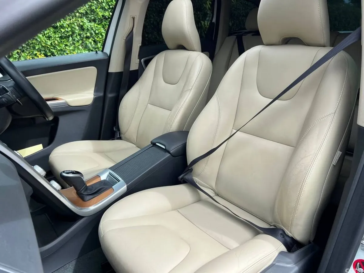 Volvo XC60 SUV, Diesel, 2017, White
