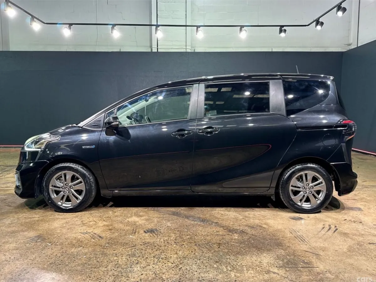 Toyota Sienta MPV, Petrol Hybrid, 2017, Black