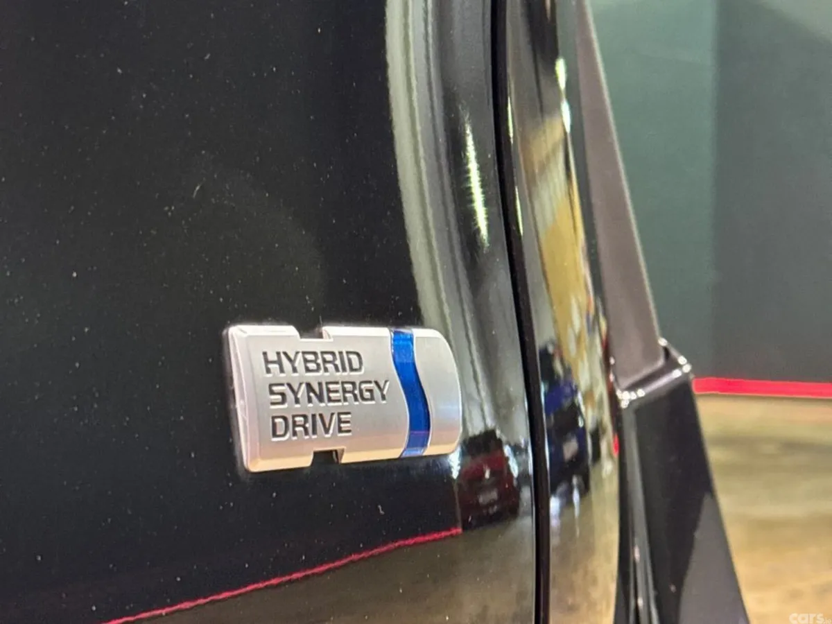 Toyota Sienta MPV, Petrol Hybrid, 2017, Black
