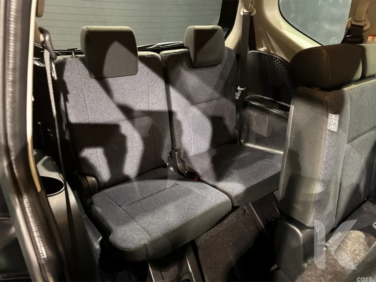 Toyota Sienta MPV, Petrol Hybrid, 2017, Black