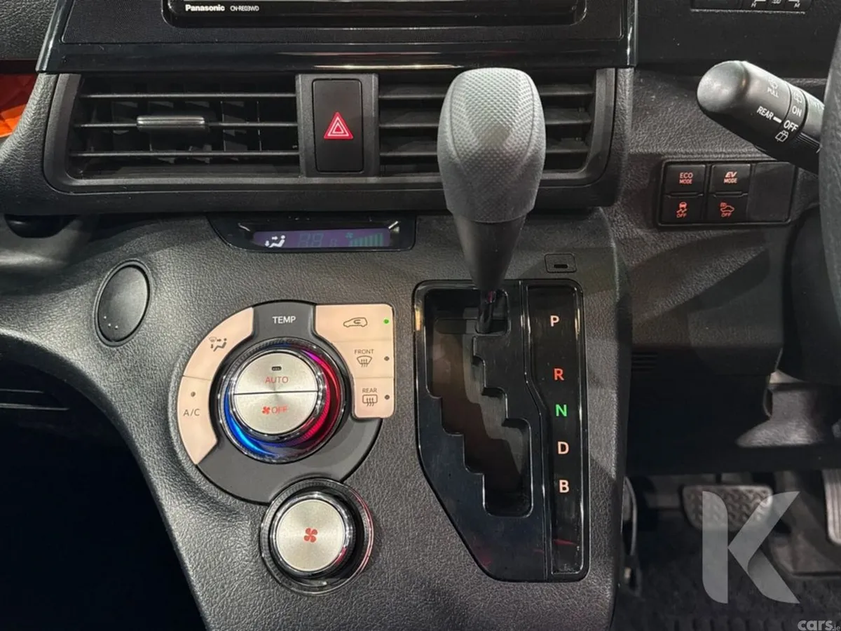 Toyota Sienta MPV, Petrol Hybrid, 2017, Black