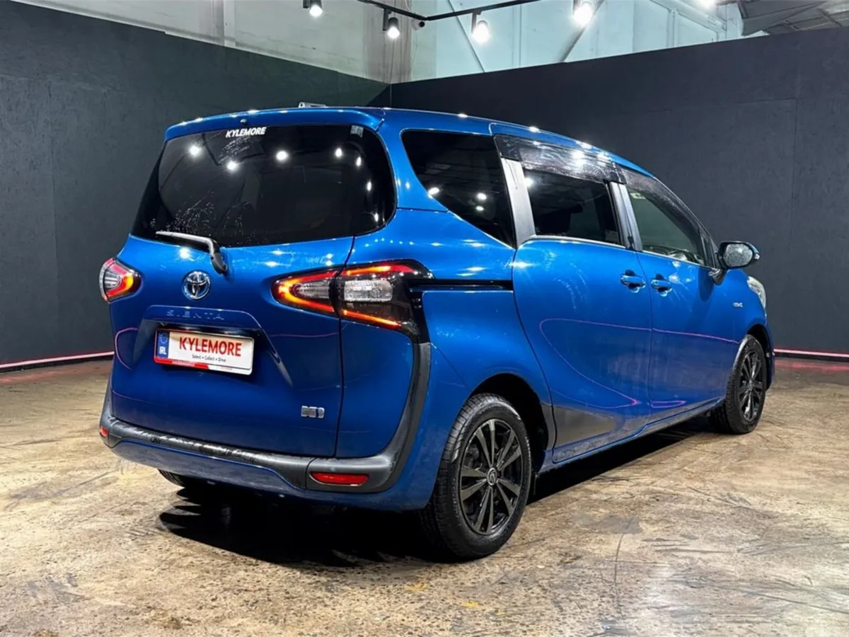 Toyota Sienta MPV, Petrol Hybrid, 2017, Blue
