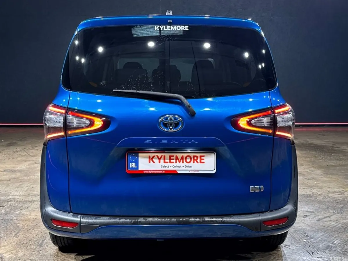 Toyota Sienta MPV, Petrol Hybrid, 2017, Blue