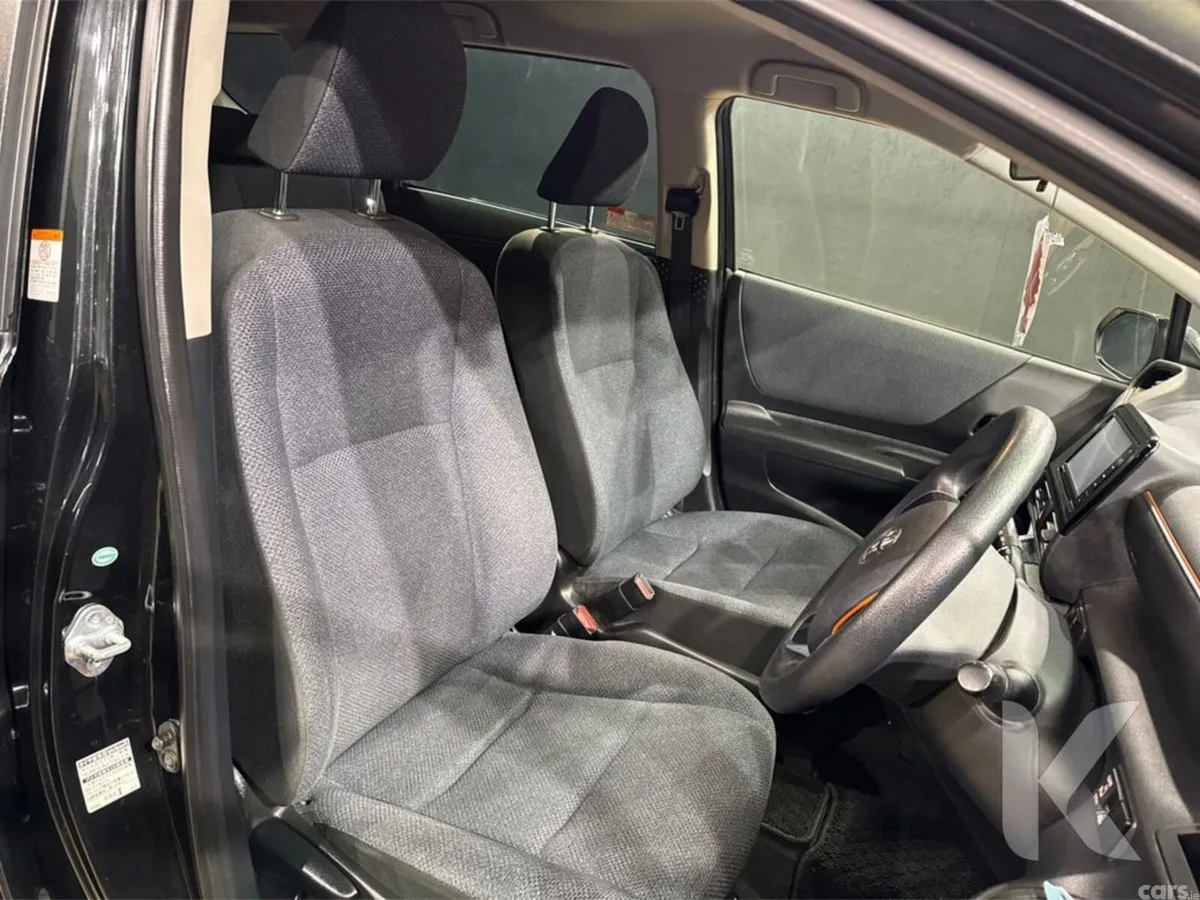 Toyota Sienta MPV, Petrol Hybrid, 2017, Black