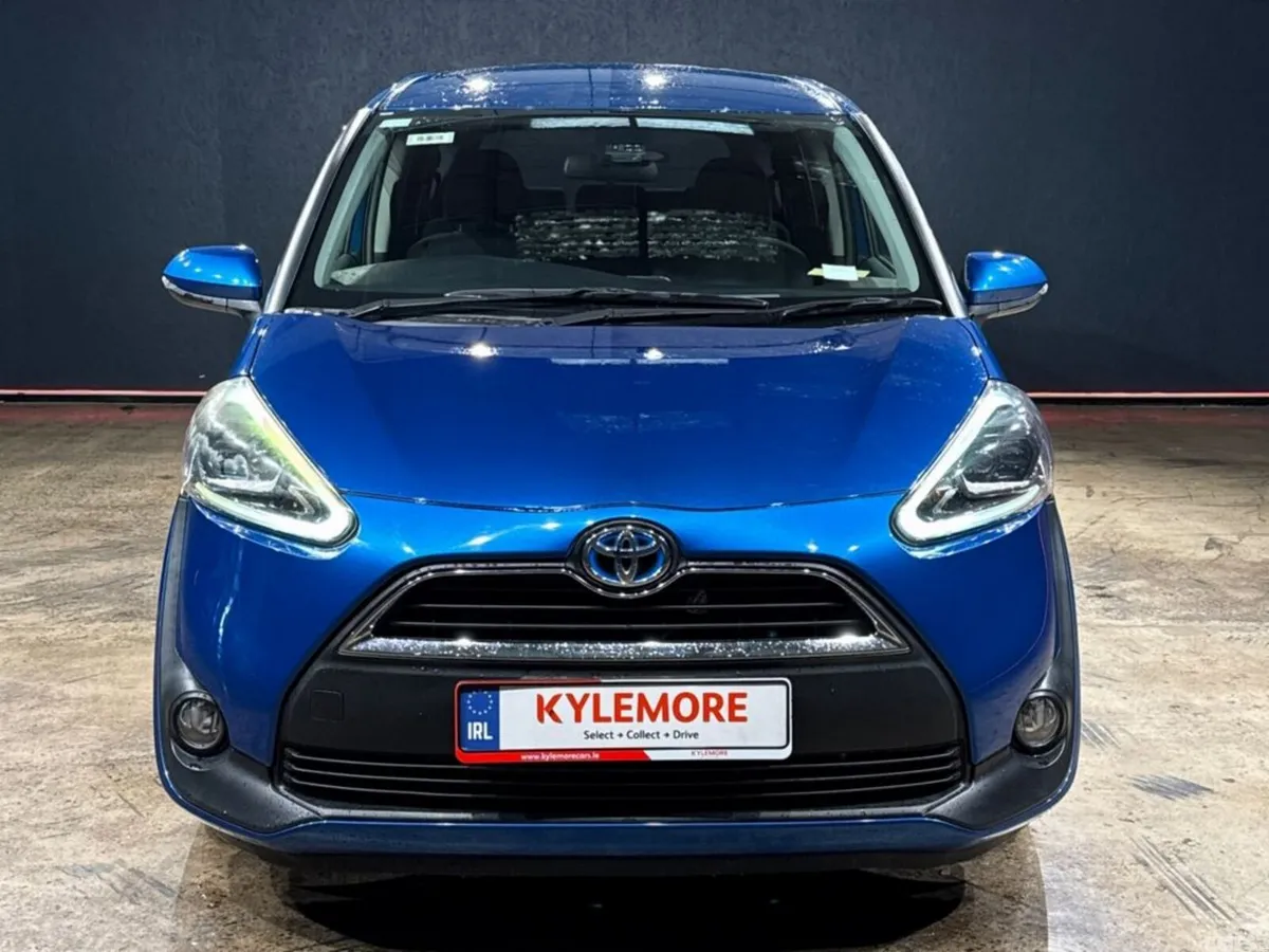 Toyota Sienta MPV, Petrol Hybrid, 2017, Blue