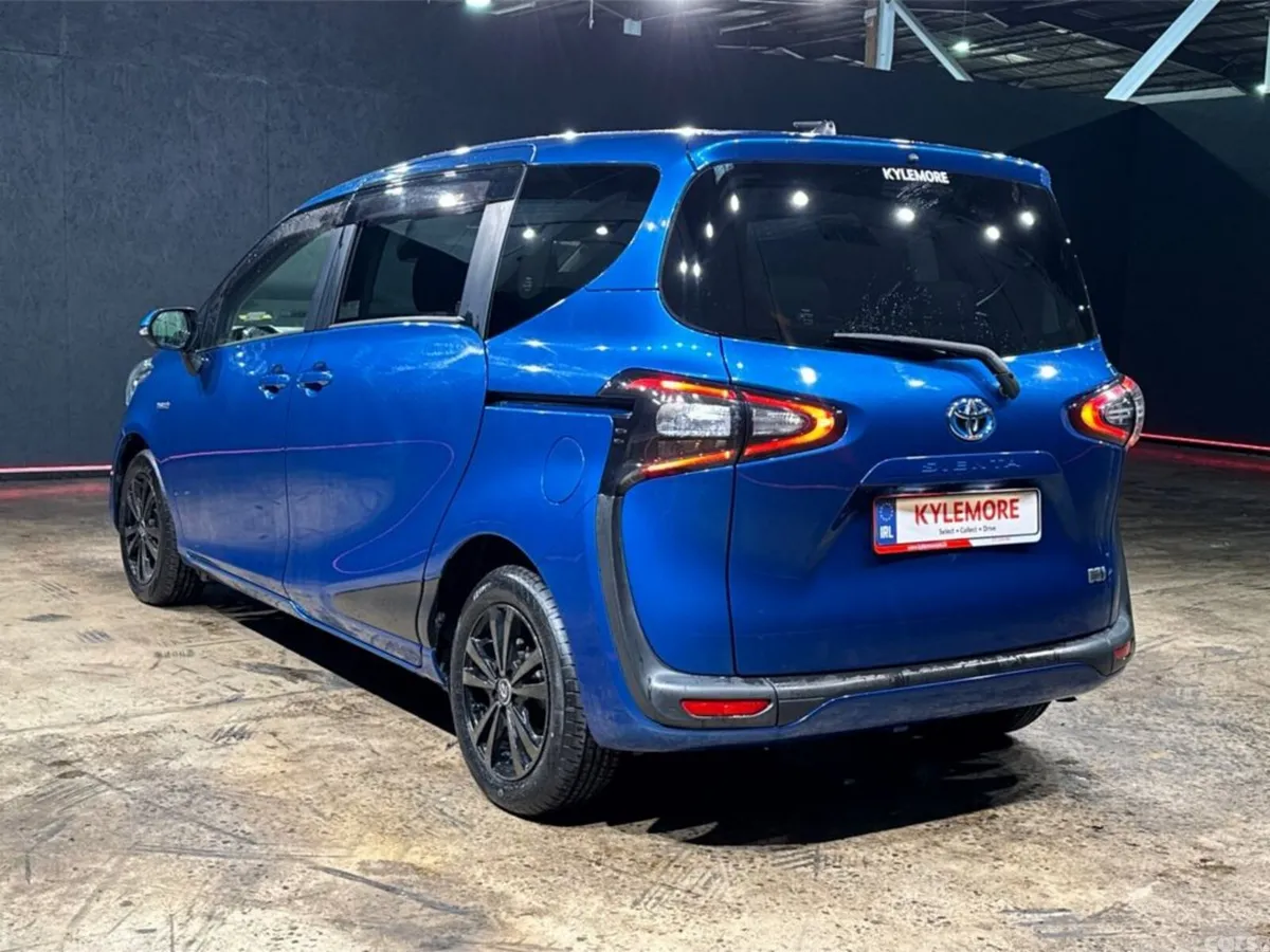 Toyota Sienta MPV, Petrol Hybrid, 2017, Blue
