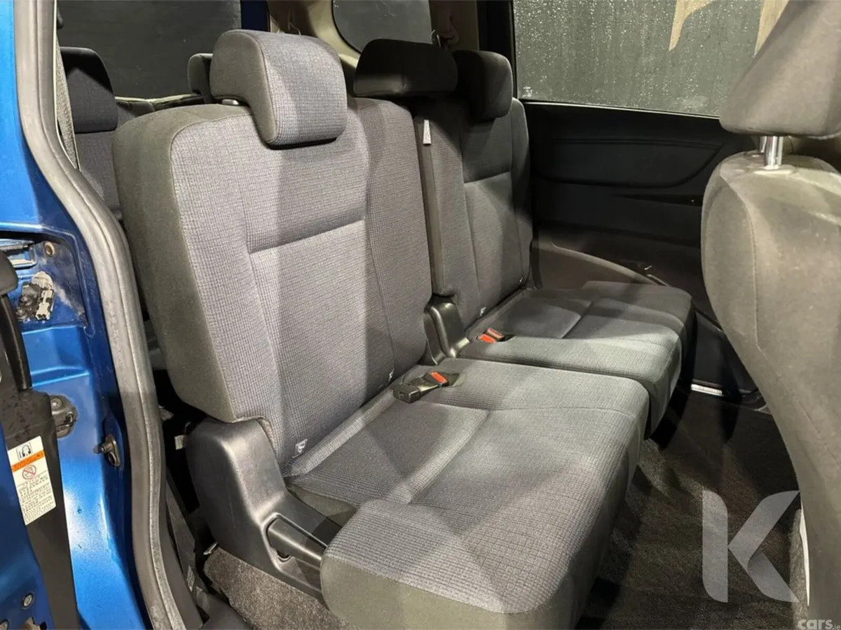 Toyota Sienta MPV, Petrol Hybrid, 2017, Blue