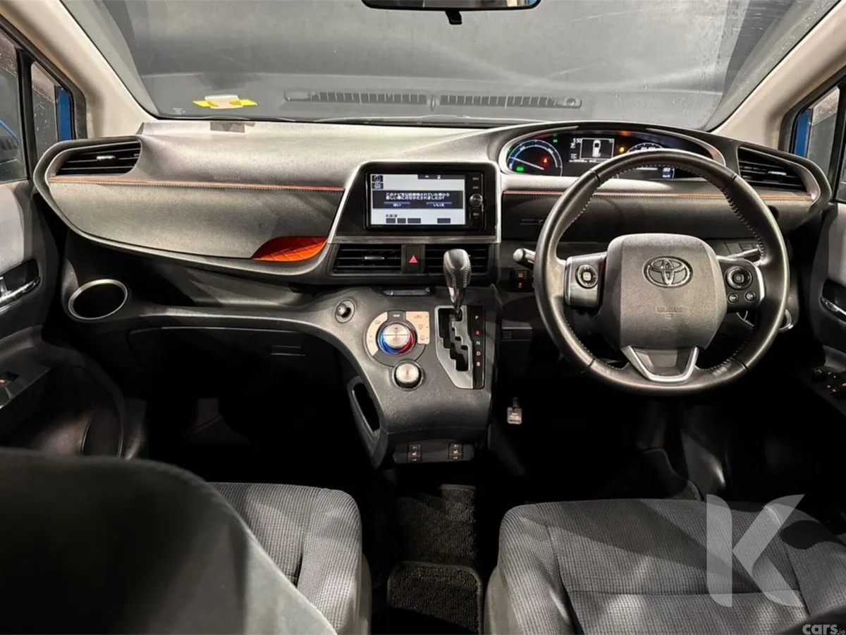 Toyota Sienta MPV, Petrol Hybrid, 2017, Blue