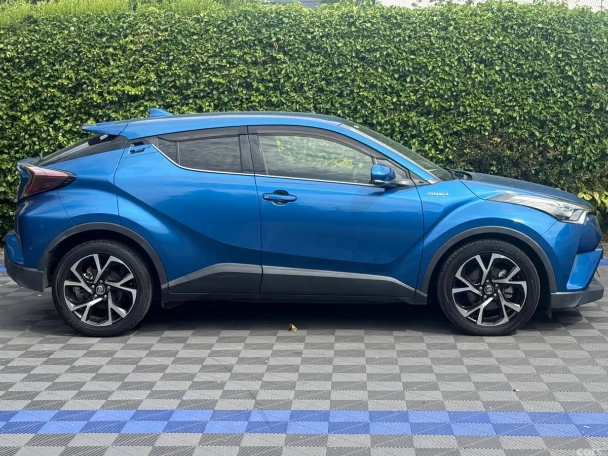Toyota C-HR SUV, Petrol Hybrid, 2017, Blue