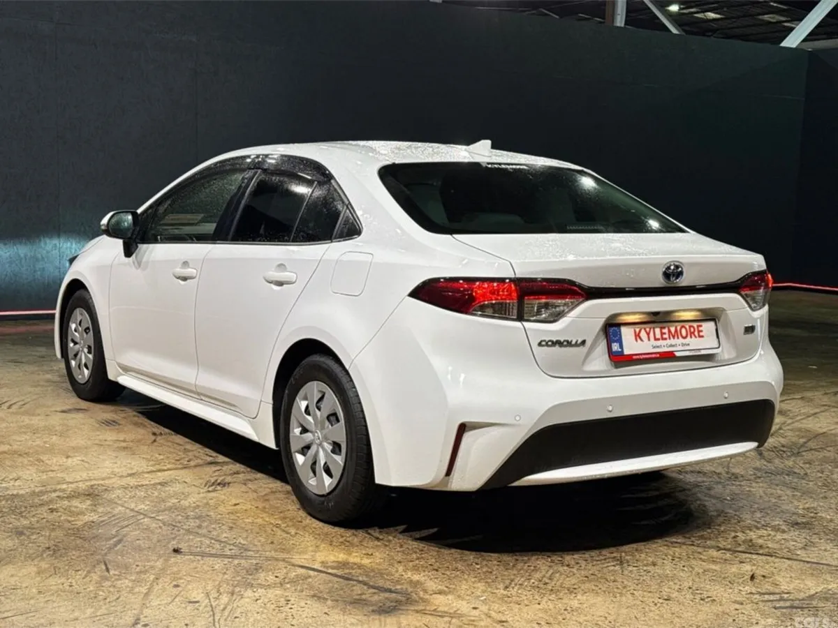 Toyota Corolla Saloon, Petrol Hybrid, 2022, White
