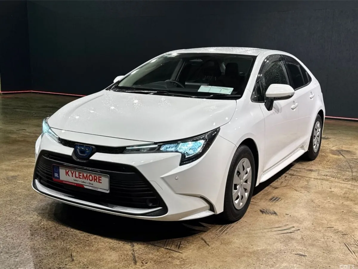 Toyota Corolla Saloon, Petrol Hybrid, 2022, White