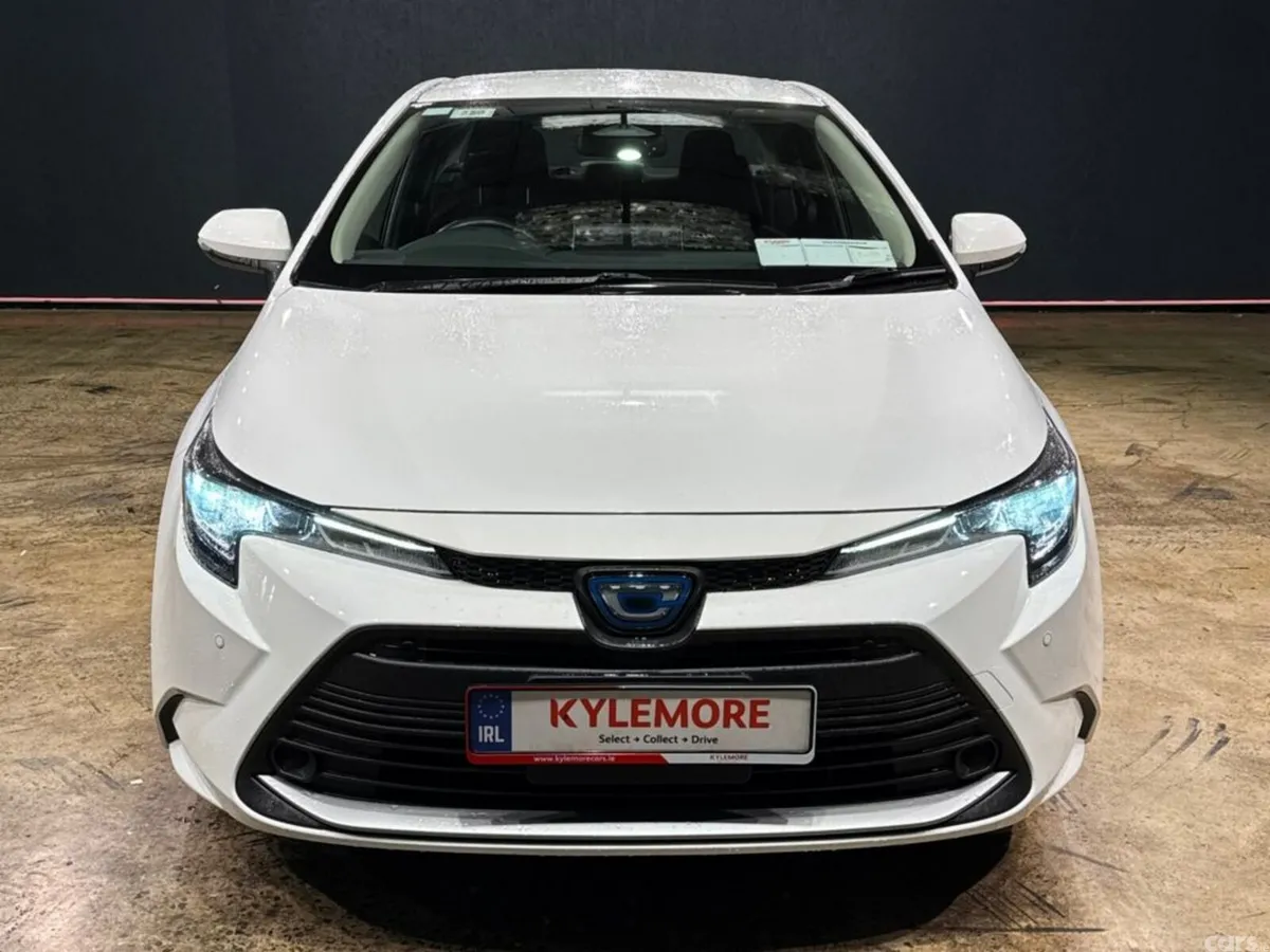 Toyota Corolla Saloon, Petrol Hybrid, 2022, White